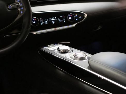 Used 2025 Genesis GV70 2.5T image 17