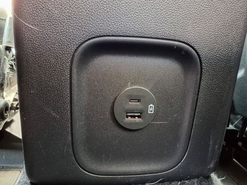 Used 2022 Ford Escape SE w/ SE Sport Appearance Package FWD image 23