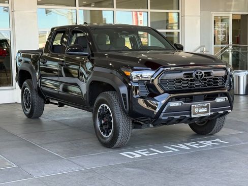 Used 2025 Toyota Tacoma TRD Off-Road image 6