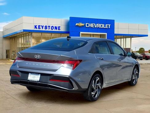 Used 2025 Hyundai Elantra SEL FWD image 7