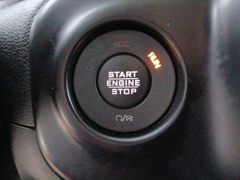 Used 2018 Jeep Wrangler Sport AWD/4WD image 17