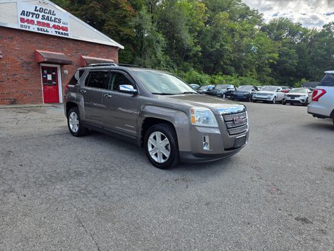 Used 2011 GMC Terrain SLT w/ Cargo Package image 3