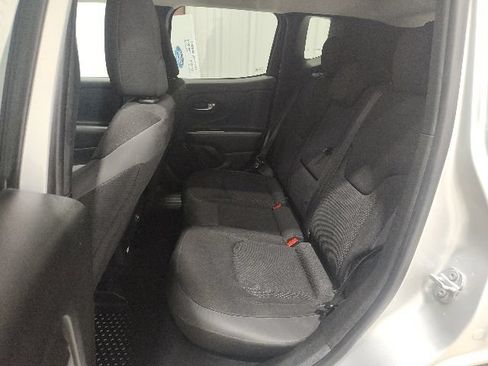 Used 2018 Jeep Renegade Altitude AWD/4WD image 15