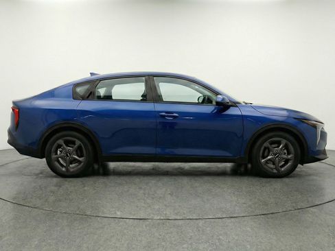 Used 2025 Kia K4 LXS image 11