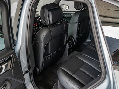 Certified 2025 Porsche Macan image 24