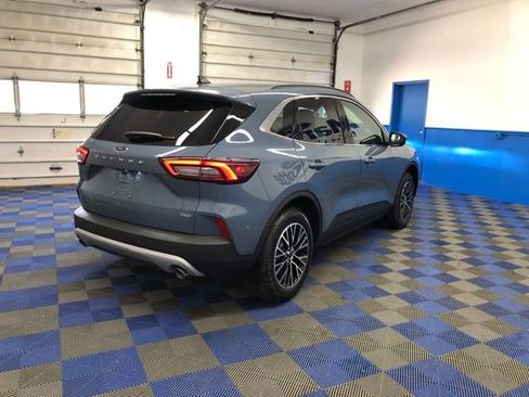 New 2025 Ford Escape SE image 4