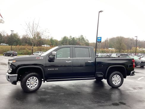 Used 2024 Chevrolet Silverado 2500 LTZ w/ LTZ Plus Package image 8