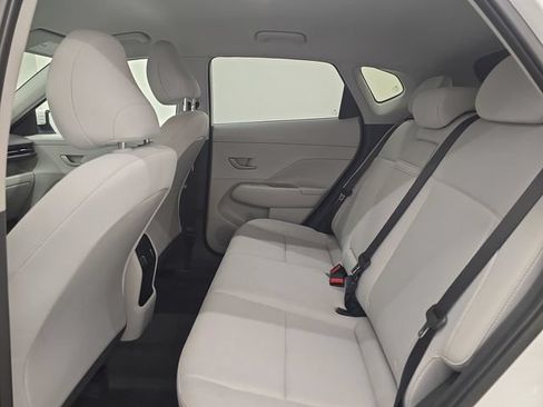 Used 2025 Hyundai Kona SEL AWD/4WD image 16