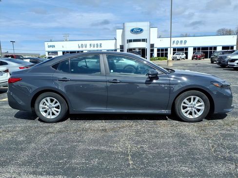 Used 2025 Toyota Camry LE image 30