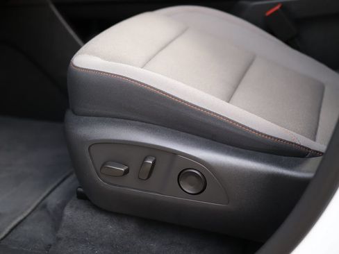 Used 2025 Chevrolet Traverse LT w/ Driver Confidence Package FWD image 23