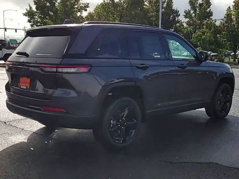 New 2025 Jeep Grand Cherokee Altitude w/ Trailer Tow Package image 8