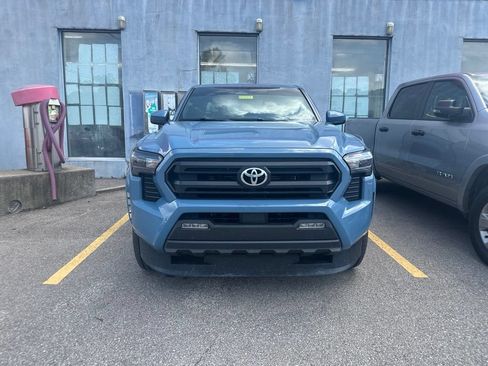 Used 2026 Toyota Tacoma SR5 AWD/4WD image 2