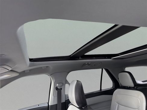 Used 2021 Ford Explorer XLT w/ Equipment Group 202A image 21