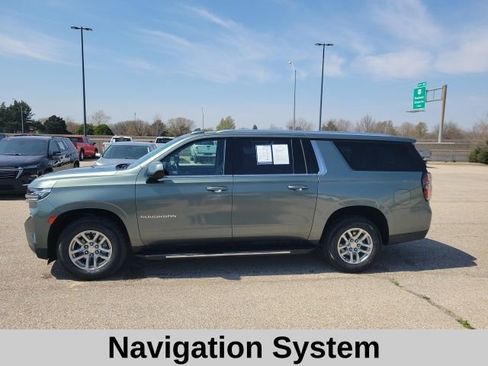 Used 2023 Chevrolet Suburban LT RWD image 3