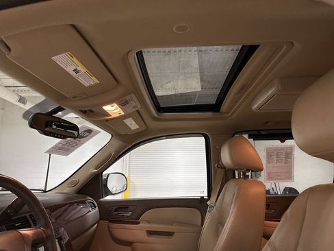 Used 2013 Chevrolet Avalanche LTZ AWD/4WD image 20