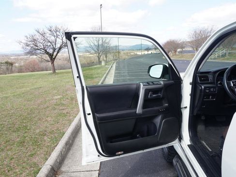 Used 2019 Toyota 4Runner Limited AWD/4WD image 17