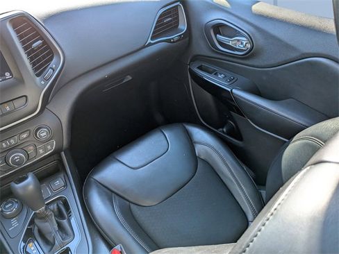 Used 2021 Jeep Cherokee Latitude Plus image 16