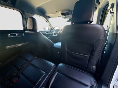 Used 2021 Ford Explorer XLT w/ Equipment Group 202A image 30