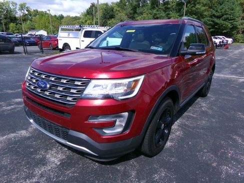 Used 2017 Ford Explorer XLT w/ Equipment Group 202A AWD/4WD image 4