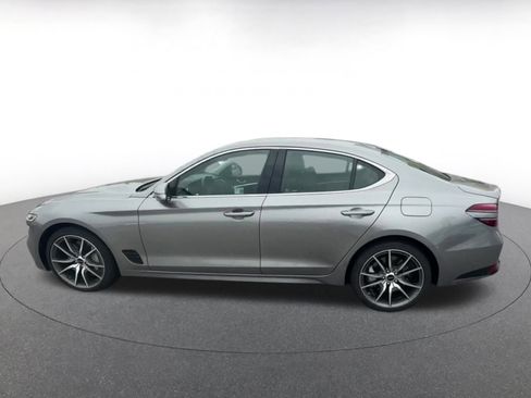 Used 2025 Genesis G70 2.5T image 9