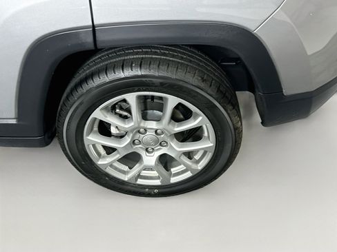 Used 2023 Jeep Compass Latitude AWD/4WD image 11