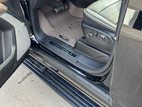 Certified 2025 GMC Yukon XL Denali Ultimate w/ LPO, Floor Liner Package image 15