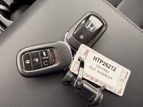 Certified 2025 Honda Pilot Touring image 37