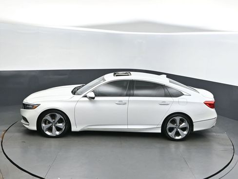 Used 2018 Honda Accord Touring image 32