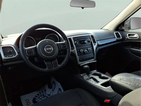 Used 2012 Jeep Grand Cherokee Laredo w/ Laredo E Group image 9