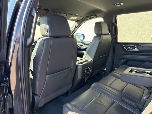 Used 2023 Chevrolet Suburban LT image 28