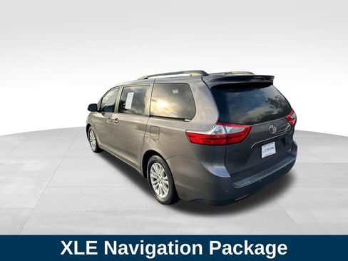 Used 2015 Toyota Sienna XLE image 3