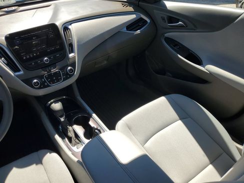 Used 2025 Chevrolet Malibu LT FWD image 14
