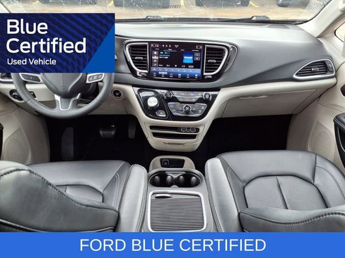 Used 2024 Chrysler Pacifica Touring-L FWD image 9