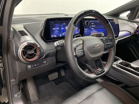 Used 2024 Chevrolet Equinox EV RS image 2