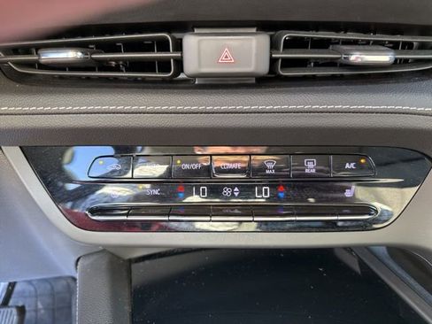 Used 2021 Buick Envision Preferred image 32