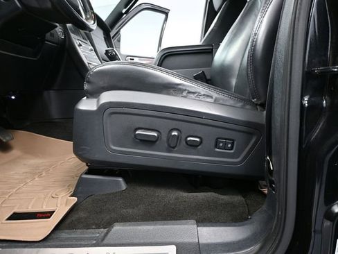 Used 2015 Lincoln Navigator 4WD image 19