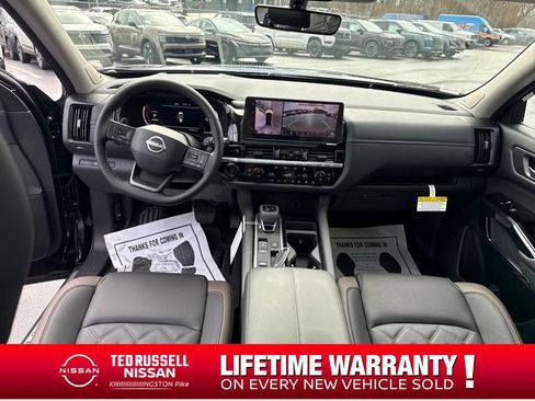 New 2026 Nissan Pathfinder Platinum image 12