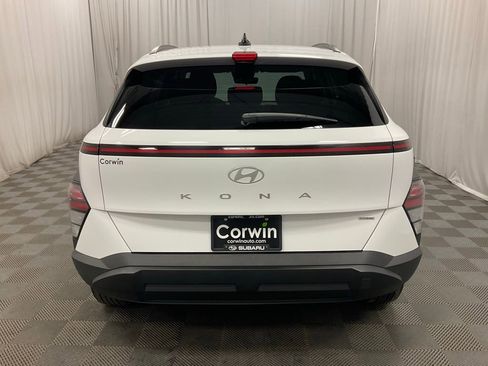Used 2025 Hyundai Kona SEL image 3