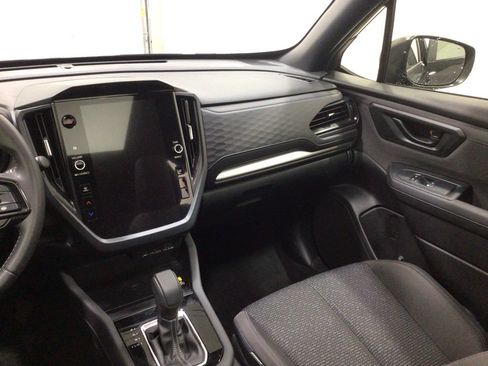 Used 2025 Subaru Forester Premium AWD/4WD image 30