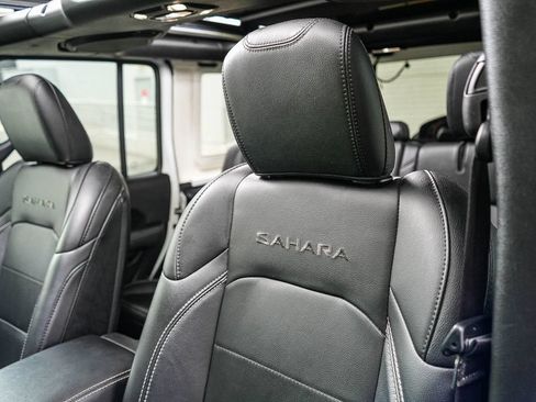Used 2023 Jeep Wrangler Unlimited Sahara AWD/4WD image 24