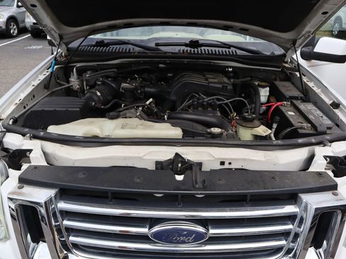 Used 2006 Ford Explorer Eddie Bauer RWD image 32
