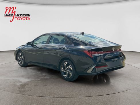 Used 2025 Hyundai Elantra SEL FWD image 7