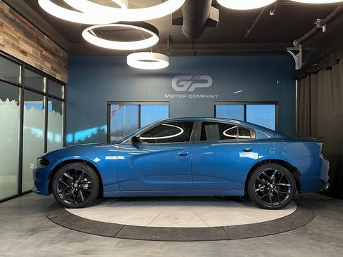 Used 2022 Dodge Charger SXT w/ Blacktop Package image 6