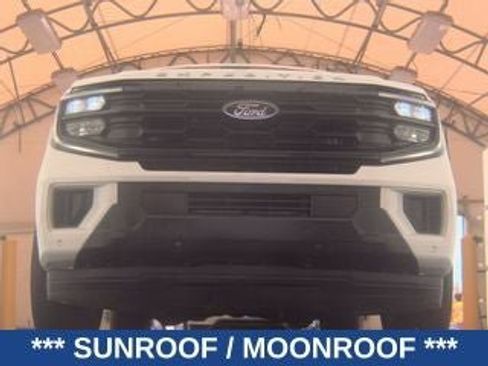 Used 2025 Ford Expedition Max Active AWD/4WD image 3