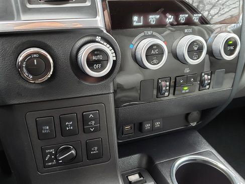 Used 2022 Toyota Sequoia Platinum image 24