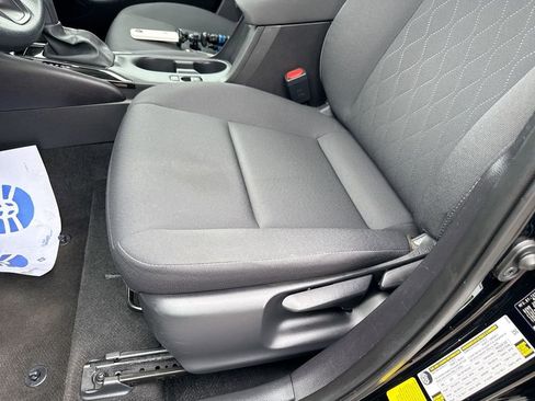 Used 2025 Toyota Corolla LE FWD image 19