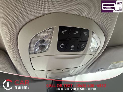 Used 2024 Chrysler Pacifica Touring-L FWD image 27