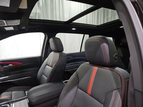 Certified 2025 Chevrolet Traverse RS w/ LPO, Floor Liner Package AWD/4WD image 32