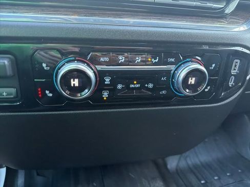 Used 2024 GMC Sierra 1500 SLE image 11