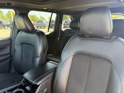 Used 2023 Jeep Grand Cherokee Altitude RWD image 11